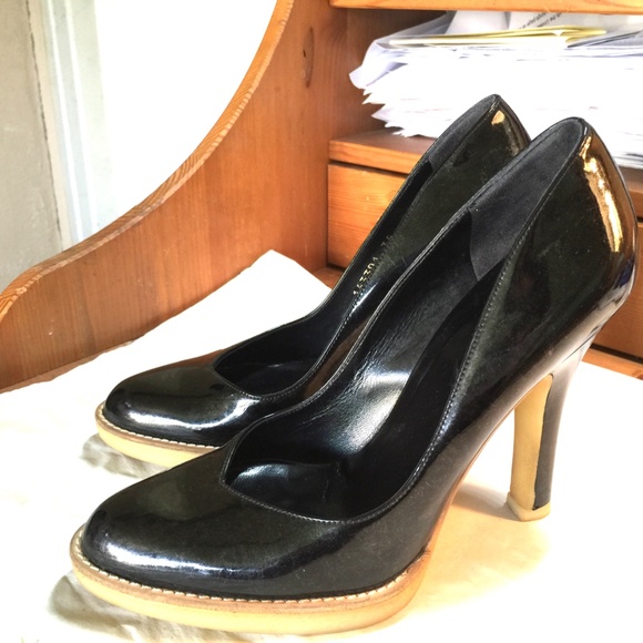 GUCCI PATENT LEATHER BLACK PUMPS WITH BEIGE RUBBER HEELS MADE IN ITALY SIZE 35-5 - Picture 2 of 10